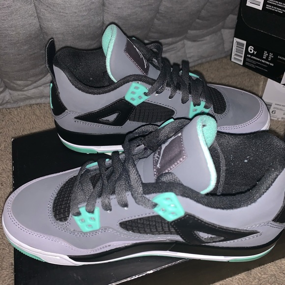 Jordan 4 Green Glow Size 5.5Y - Picture 6 of 6